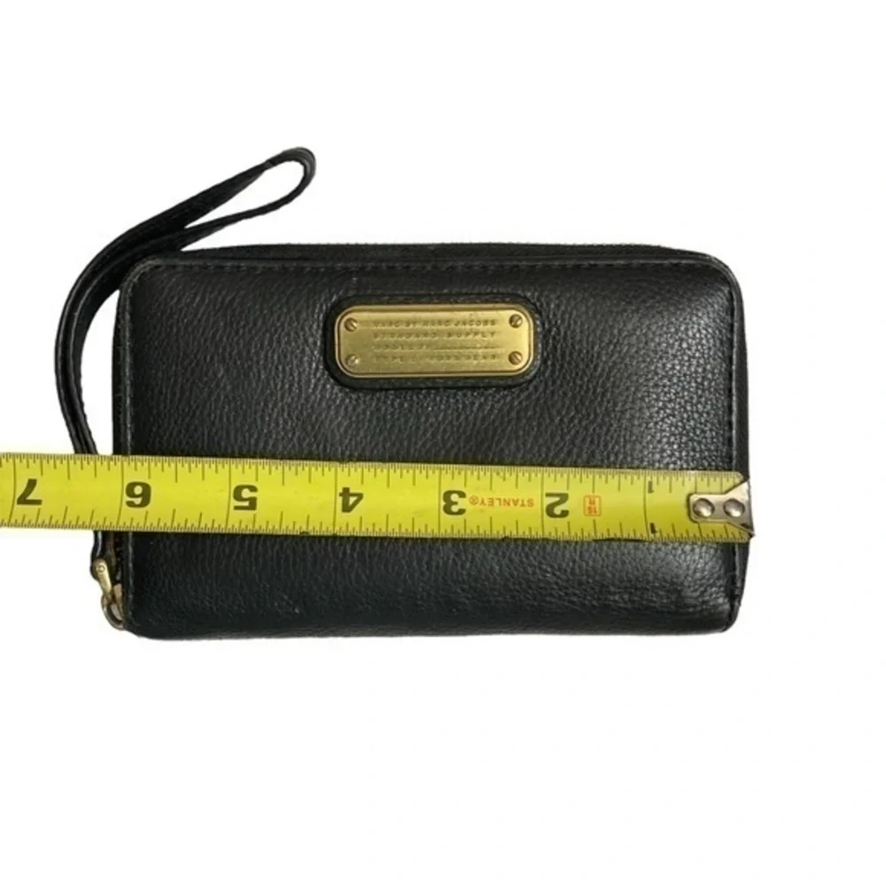 Marc by Marc jacobs black leather wristlet wallet